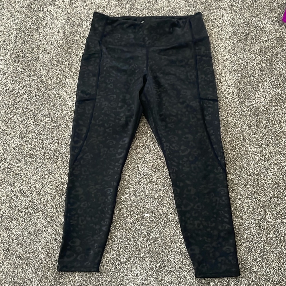 Women’s black leggings with cheetah print
